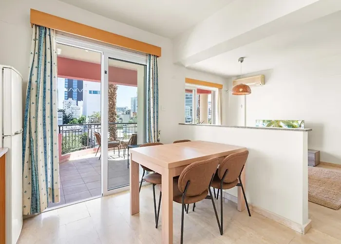 Spacious Centre Living * Nicosia