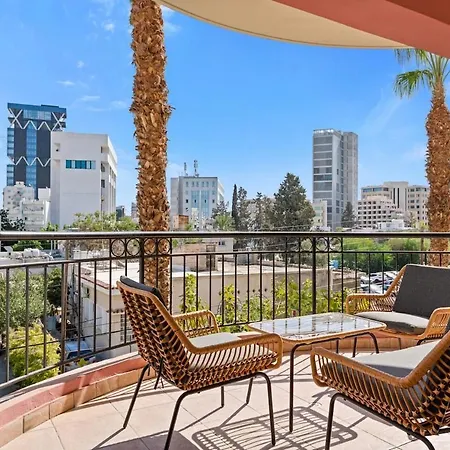 Spacious Centre Living Nikósie