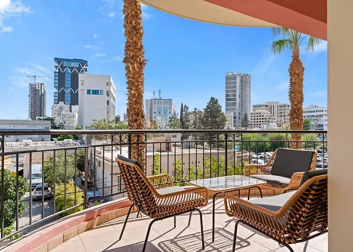 Spacious Centre Living Nikósie